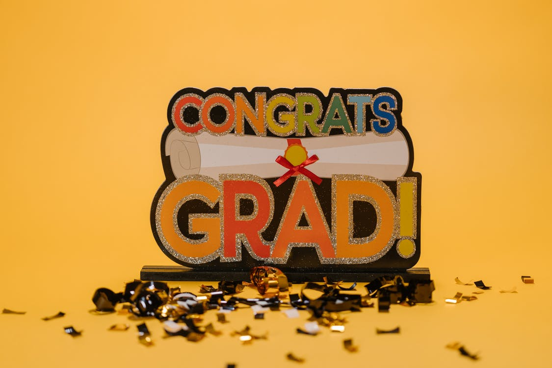 You are currently viewing Surprise Your Girl at Her High School Graduation to Cheers