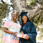 10+ Amazing College Graduation Gifts That Will Make Her Smile