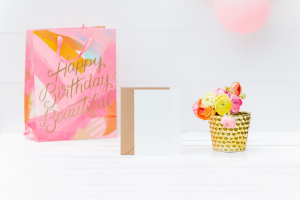 Read more about the article The Ultimate Guide to What to Write in a Birthday Card