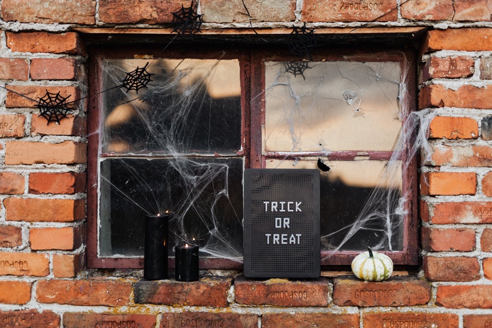 You are currently viewing Creepy-Crawly Halloween Spider Decorations to Make Your Skin Crawl