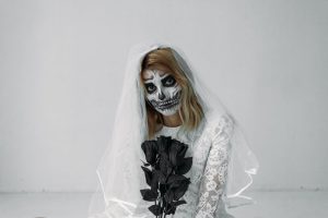 Read more about the article Add a Spooky Touch to Your Big Day With 20 Halloween Wedding Ideas