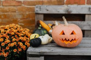 Read more about the article 80 Halloween Pun Ideas to Tickle Your Funny Bone