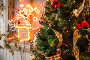 Read more about the article Easy Steps on How to Hang A Ribbon on A Christmas Tree 