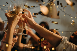 Read more about the article 19+ Creative New Year’s Eve Party Ideas