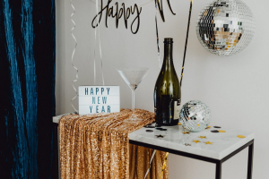 Read more about the article 18 Festive New Years’ Eve Decorating Ideas