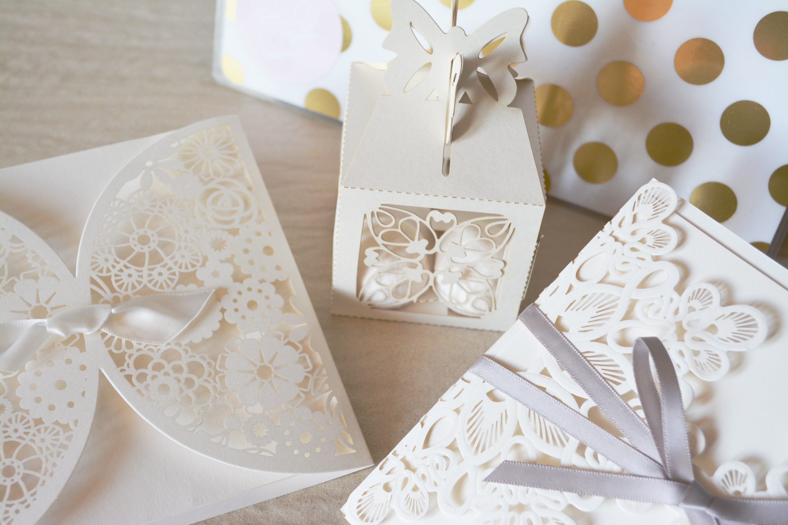 You are currently viewing Wedding Invitation Etiquette and When to Send Wedding Invitations