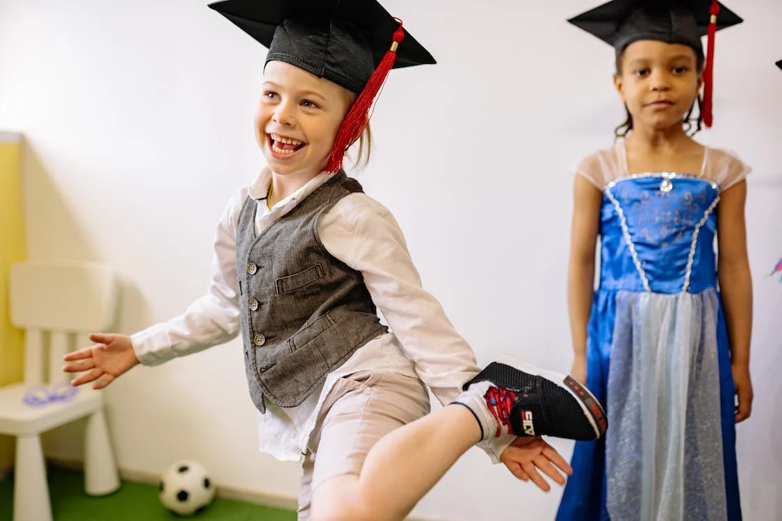 You are currently viewing 17 Graduation Gifts for Kindergarteners: Celebrating Milestones and Sparking Joy