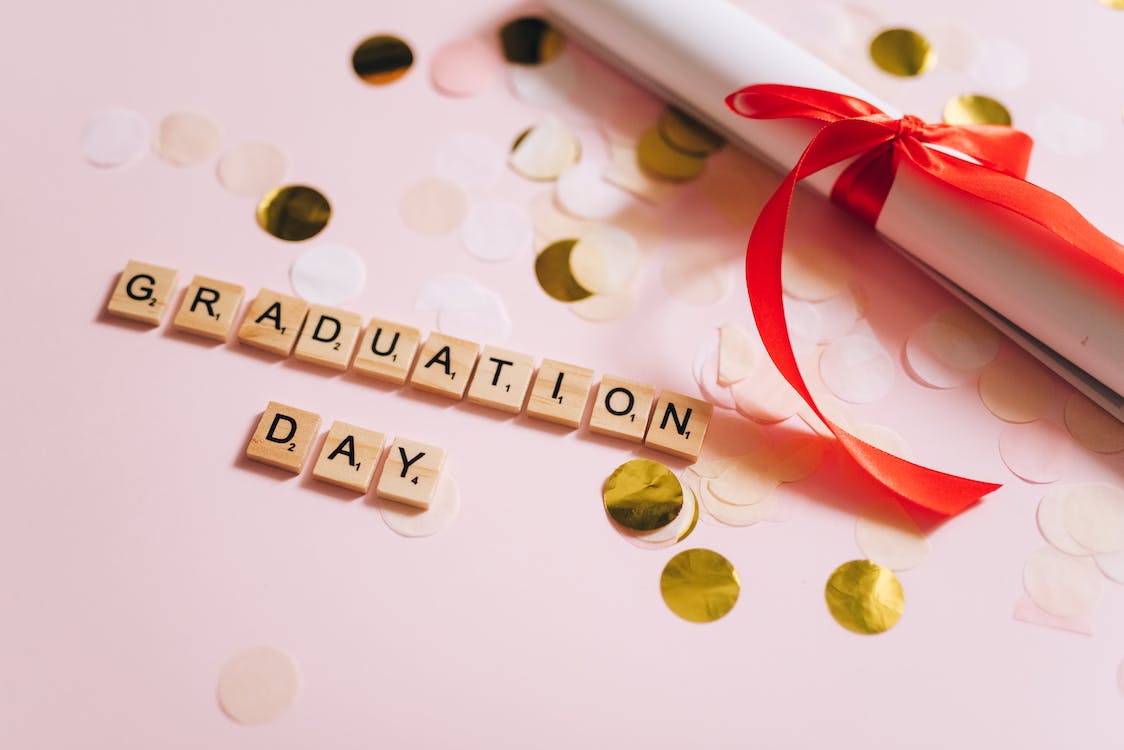 You are currently viewing Striking Graduation Announcement Ideas to Celebrate Achievements