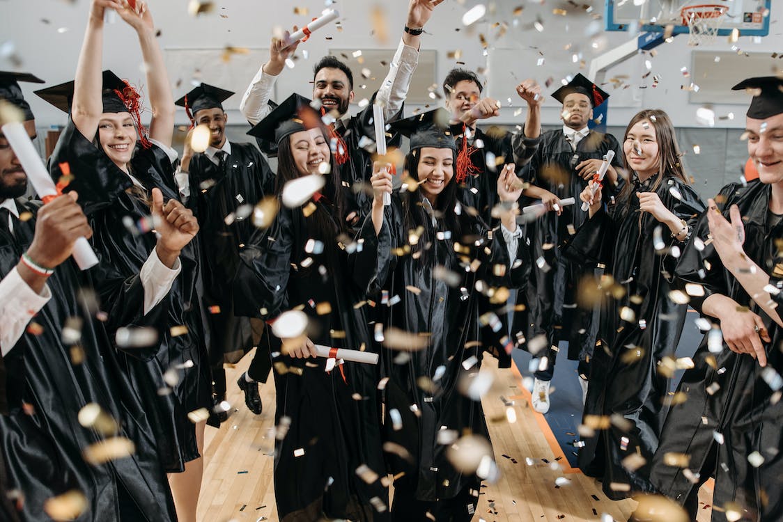 You are currently viewing 20+ Graduation Party Ideas for An Unforgettable Celebration of Success!