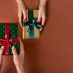 10 Holiday Gift Exchange Games: Rules and Preparation