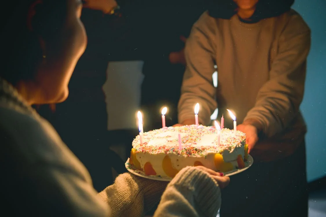 You are currently viewing The Ultimate Guide to Hilarious Birthday Jokes for All Ages