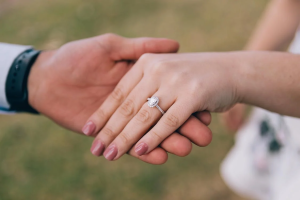 Read more about the article The Ultimate Symbol of Commitment: Engagement Rings vs. Wedding Bands