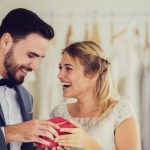 What gift to give wife on wedding day?
