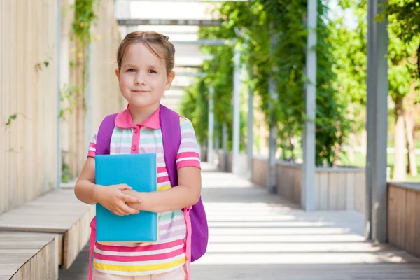 You are currently viewing Back to School Gift for Girl: 5 Thoughtful Ideas to Brighten Her First Day